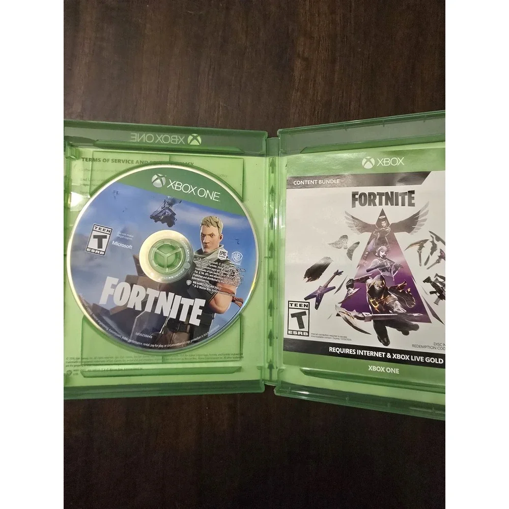 Fortnite: Darkfire Bundle (Microsoft Xbox One, 2019) No Code Disc Tested Working